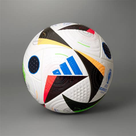 adidas Fussballliebe Pro Ball 